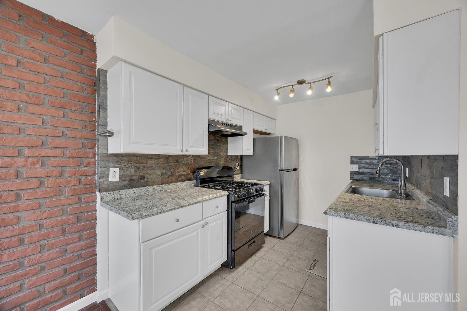 13 Quincy Cir #K Dayton, NJ 08810  | Condominium
