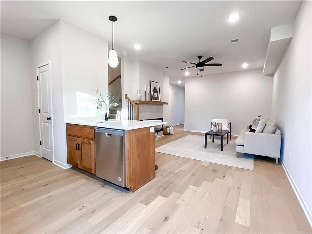 605 SW Shadow Glen Dr Blue Springs, MO 64015 | New build