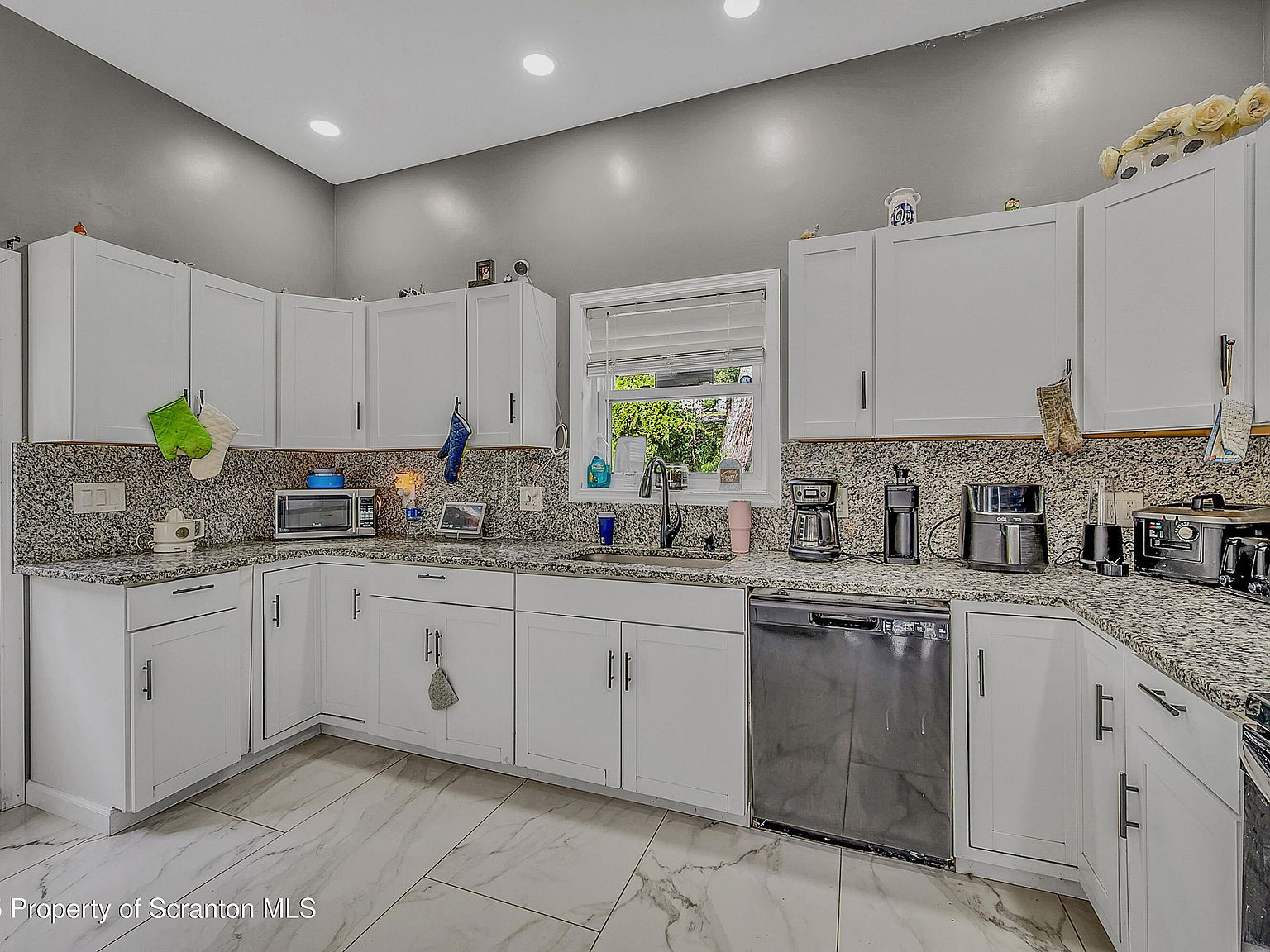 37 Mount Pocono Ct Mount Pocono, PA 18344 | Single Family