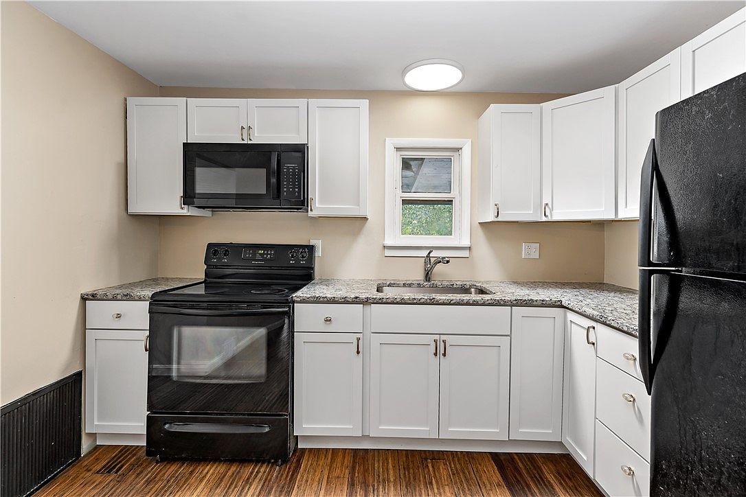 130 Patton Ln Clinton, PA 15026 | Single Family