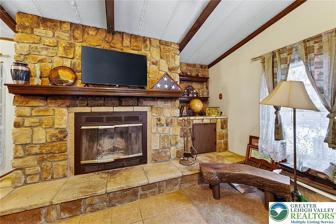 4 Woodsdale Ct Bath, PA 18014  | New build