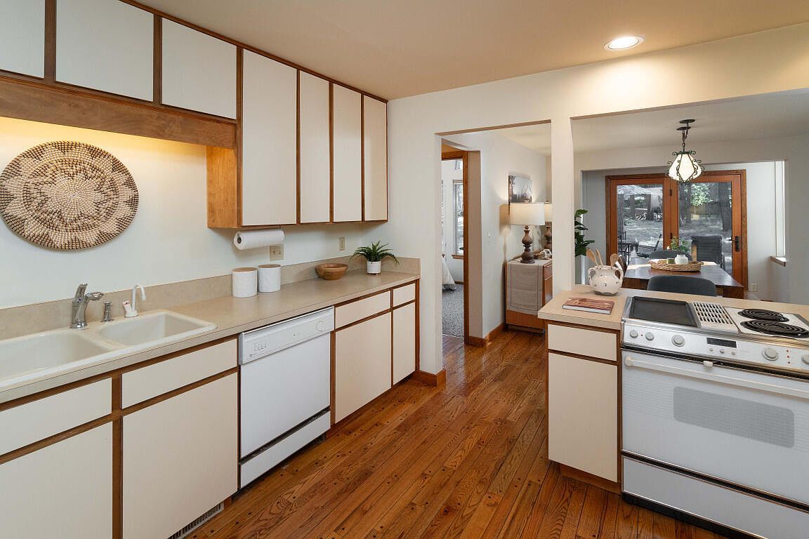 70701 Pasque Flower #94 Sisters, OR 97759  | Single Family