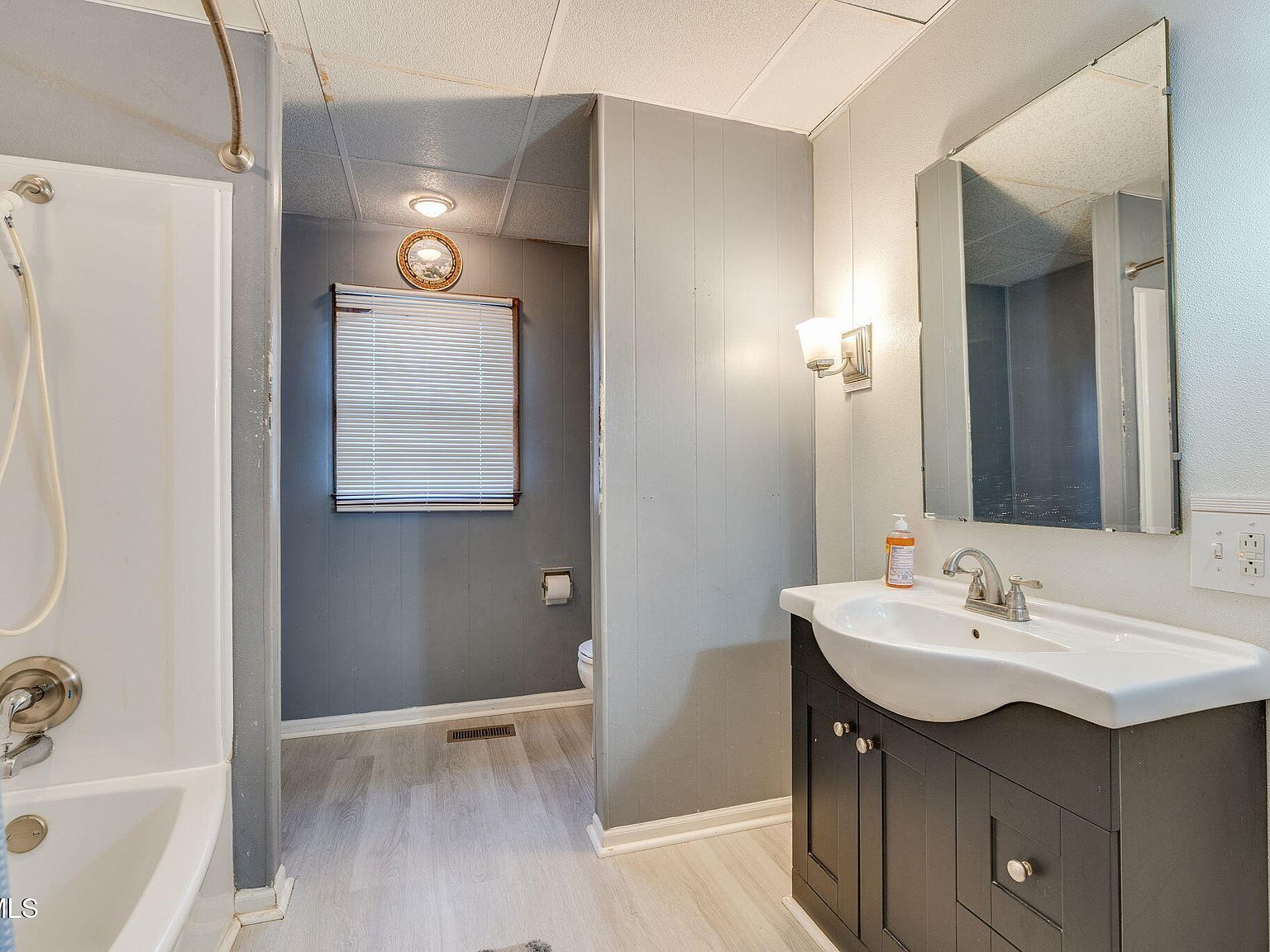 2704 Fort Henry Dr Kingsport, TN 37664 | Single Family