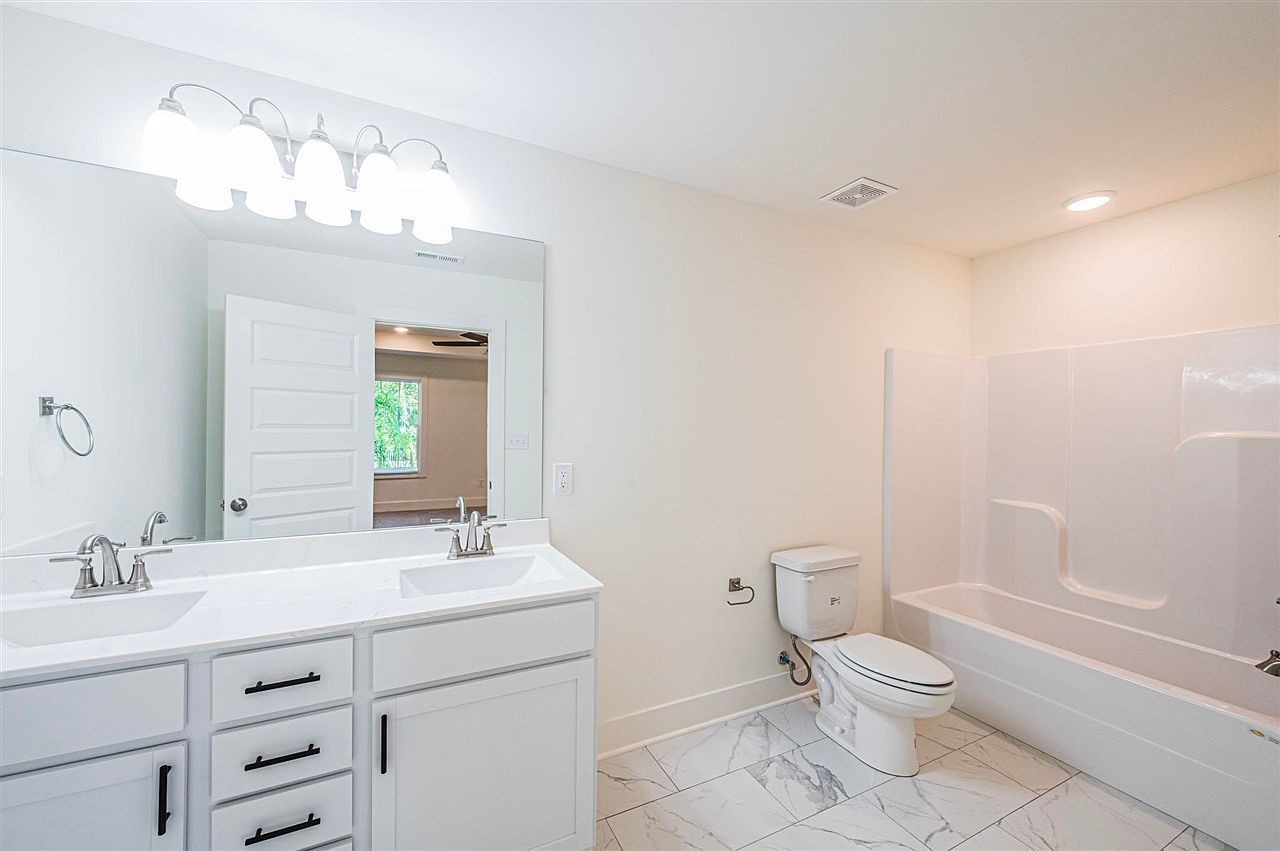 22 Debbra P Ct Scottsville, KY 42164  | Single Family