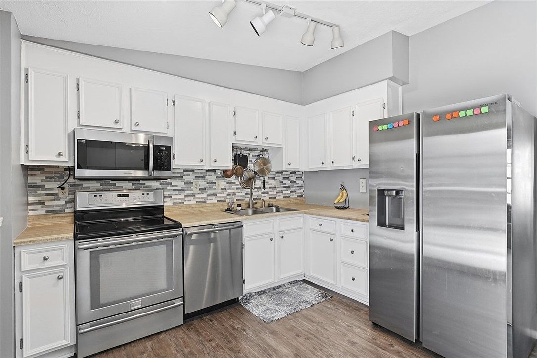 464 Malcolm Dr Coraopolis, PA 15108  | Single Family