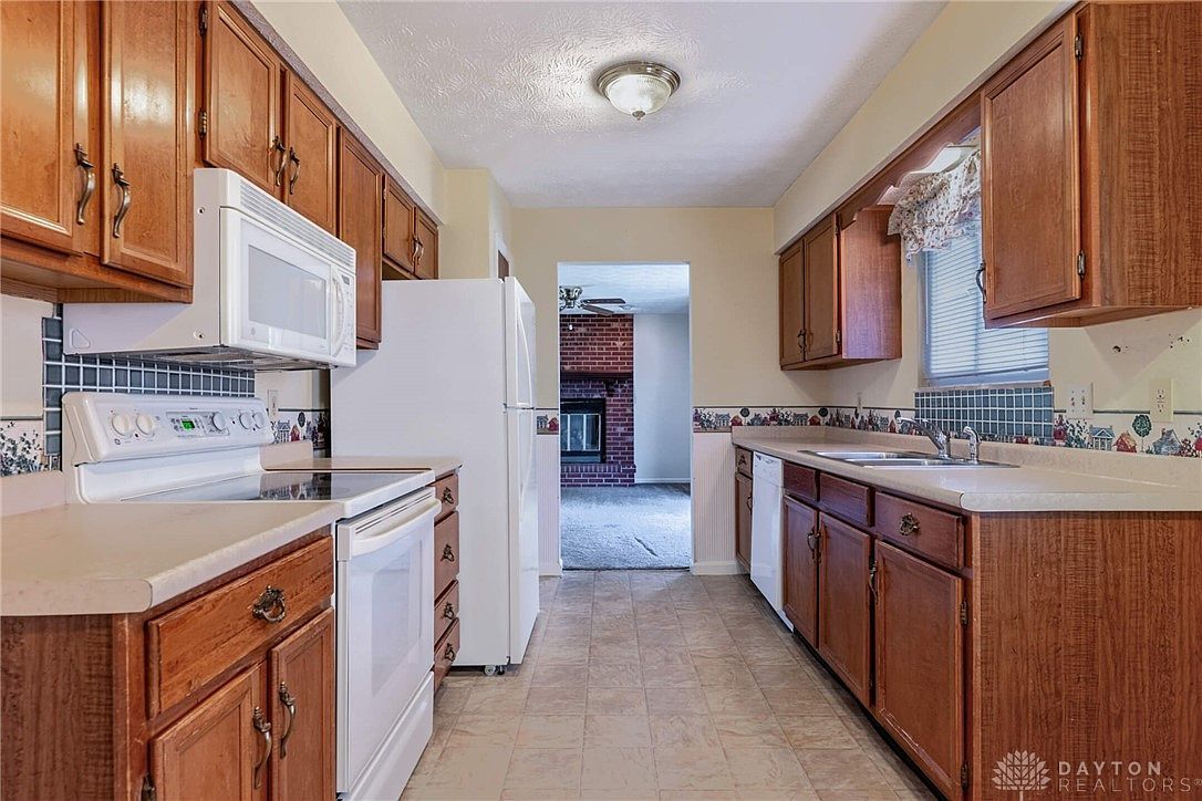 2108 Sir Lockesley Dr Miamisburg, OH 45342  | Single Family