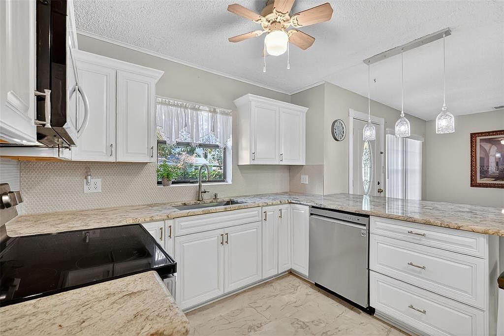 502 Gray Ave Wildwood, FL 34785  | Single Family