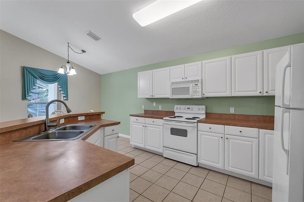 4700 Cumbrian Lakes Dr Kissimmee, FL 34746  | Single Family