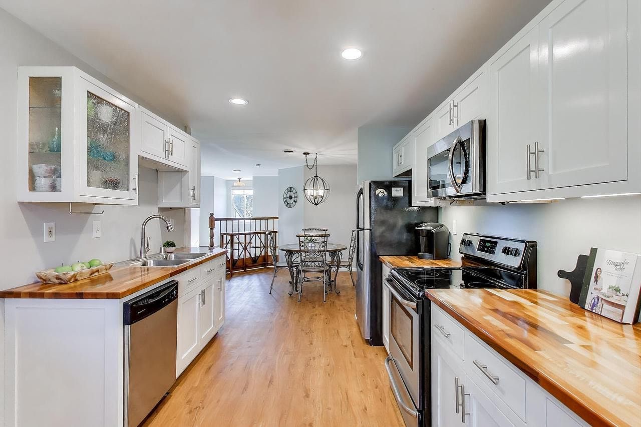 9 Wildwood Ct UNIT D Williams Bay, WI 53191  | Condominium