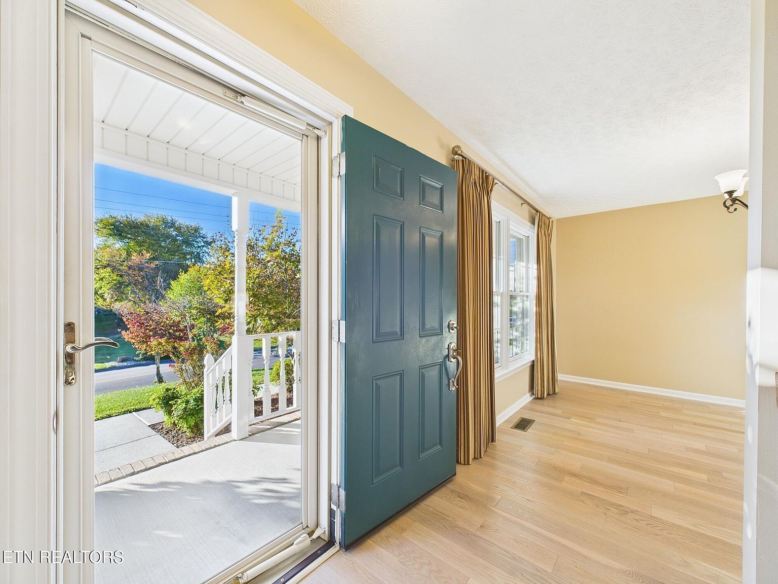 572 Mariner Point Dr Clinton, TN 37716  | Single Family