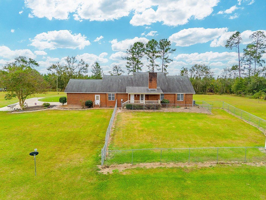 2002 Apache Trl Broxton, GA 31519  | Single Family