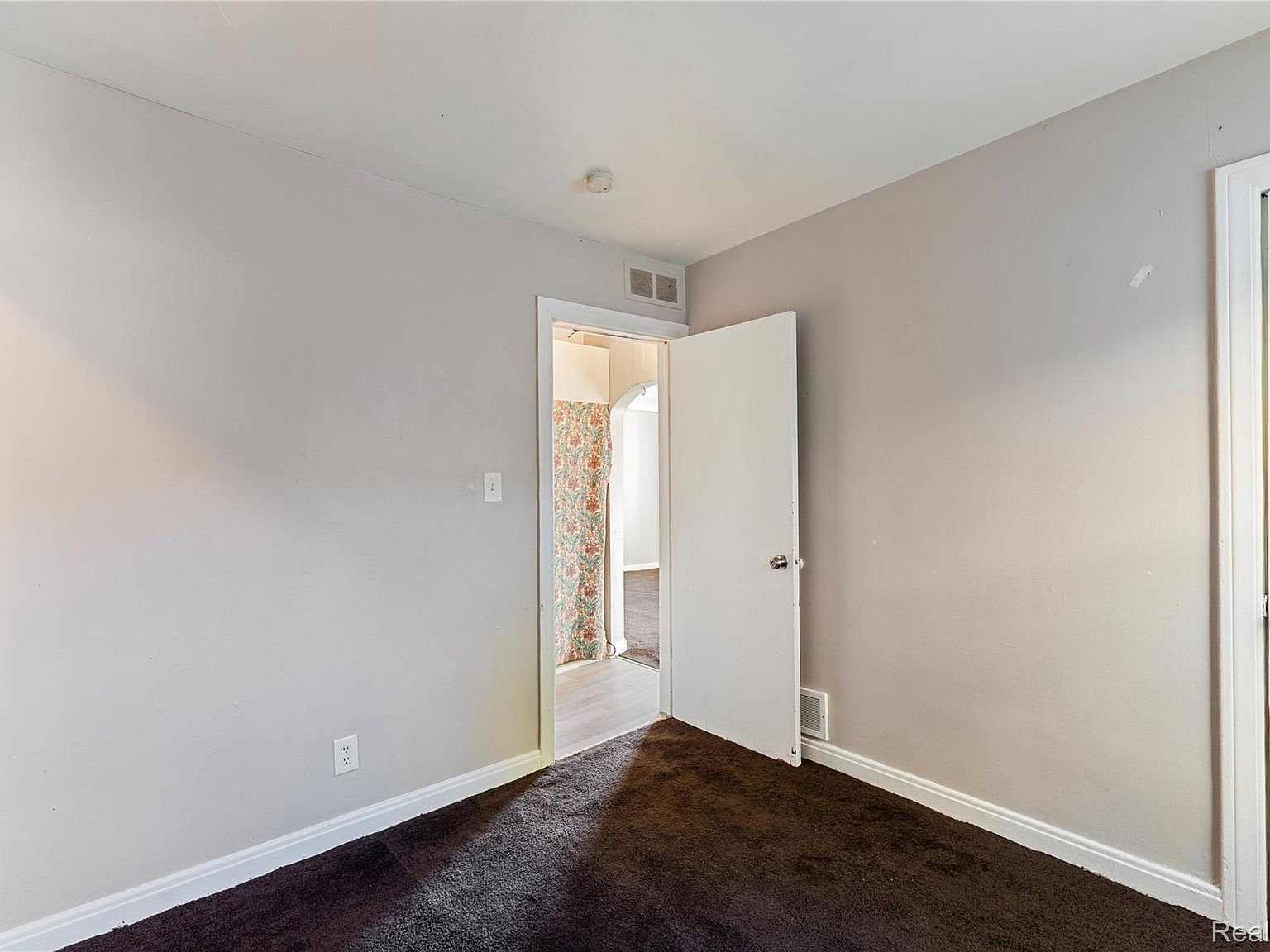 7583 Hudson Ave Warren, MI 48091  | Single Family