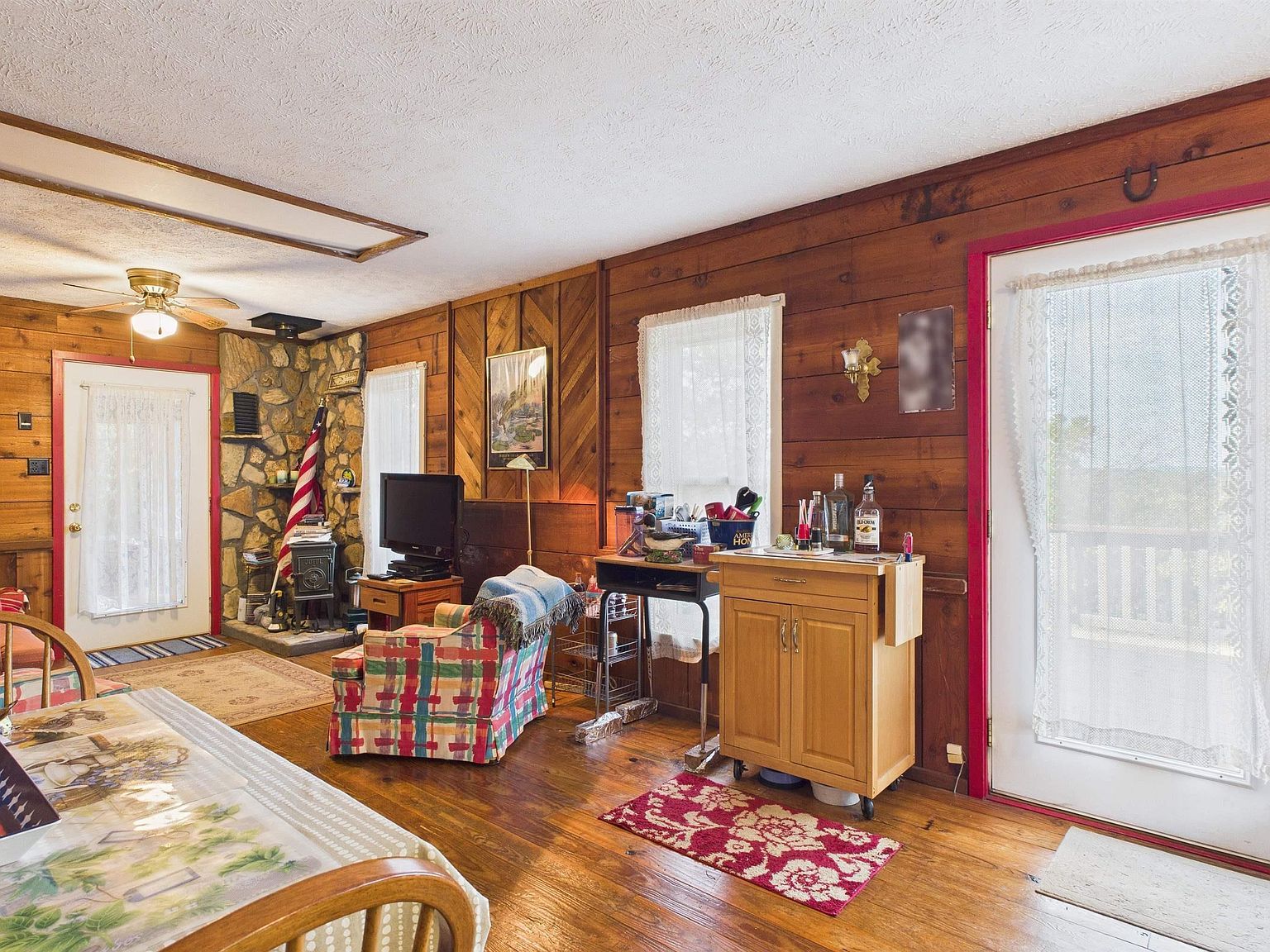 239 Mc #126 Oakland, AR 72661  | Single Family