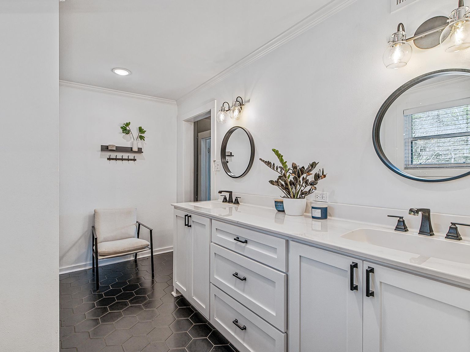 993 Highway 17 Epps, LA 71237  | Single Family