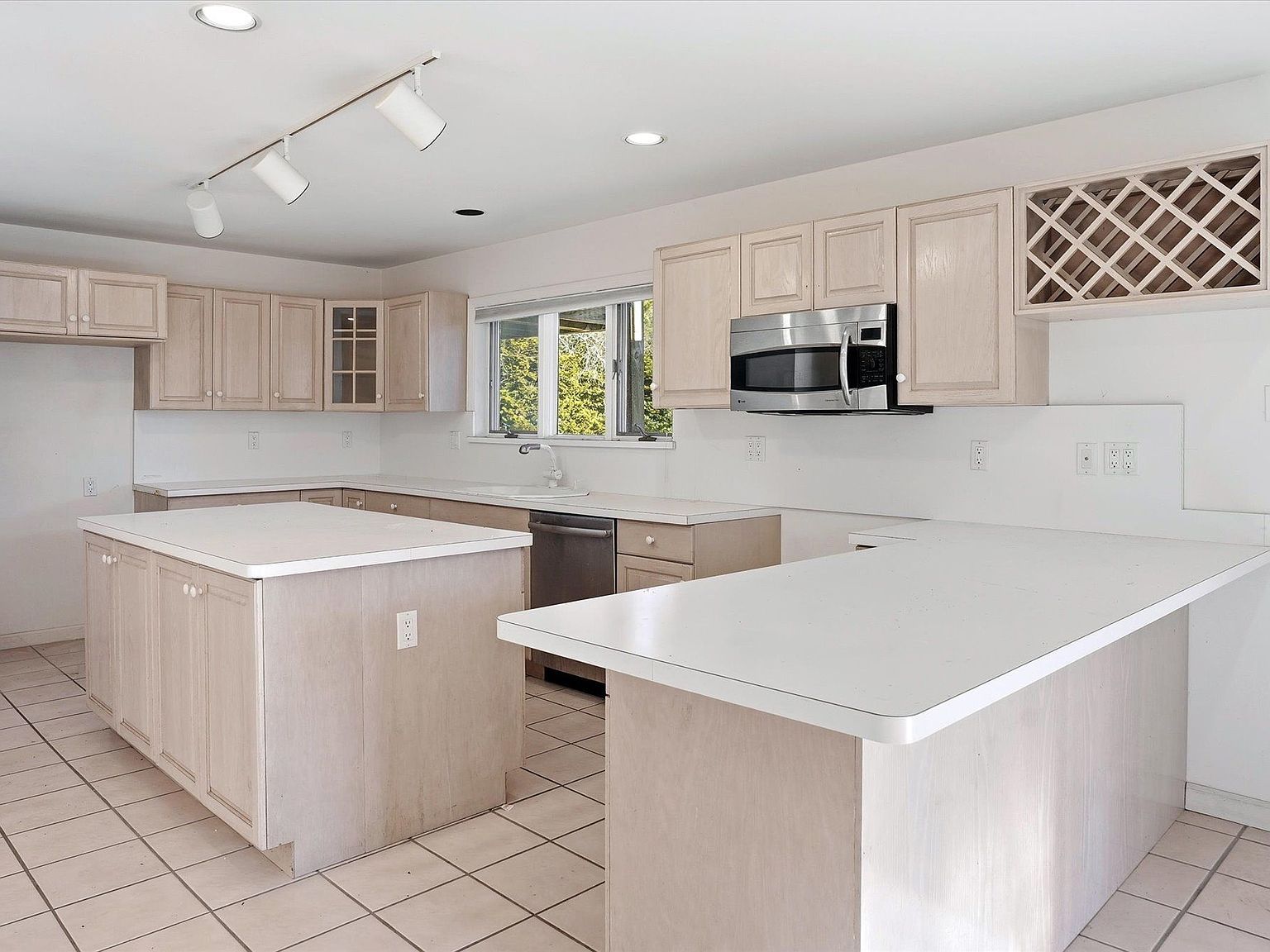 103 Middle Pond Rd Southampton, NY 11968  | Single Family