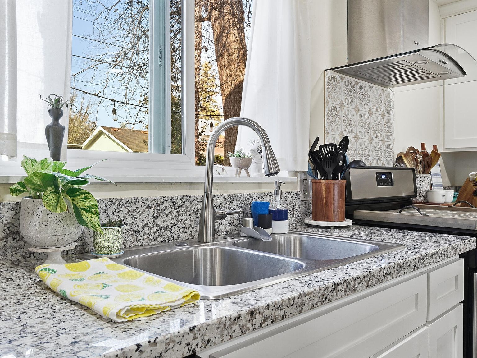 2808 W Tulare Ave Visalia, CA 93277  | Single Family