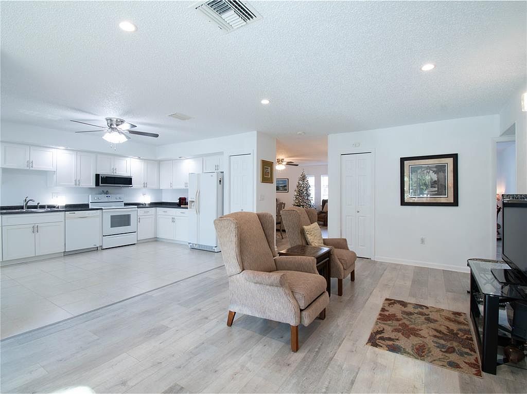 2101 Sunset Point Rd APT 1302 Clearwater, FL 33765 | Condominium