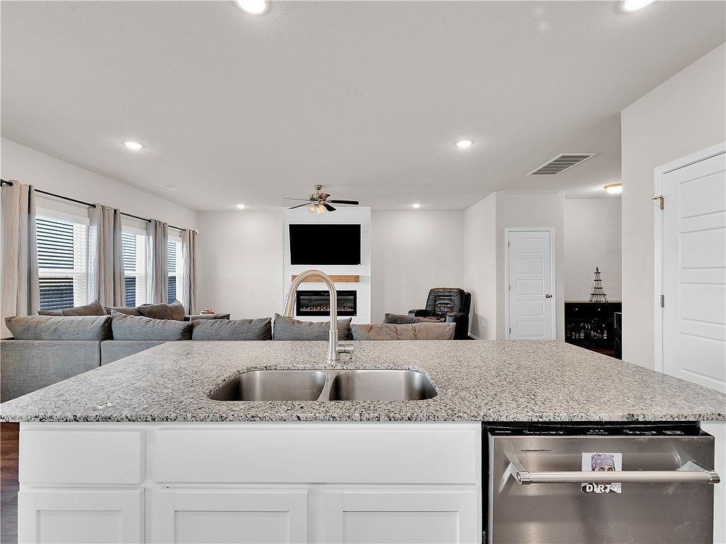 635 Woodcreek Loop Lowell, AR 72745 | Single Family