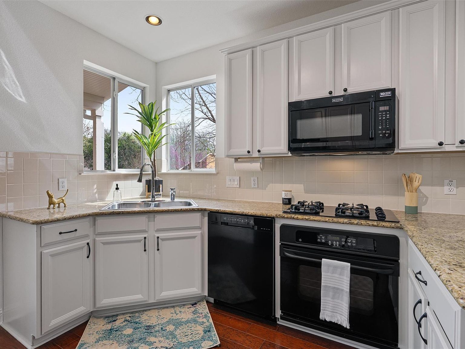 1810 Village Oak Ct Austin, TX 78704 | Single Family