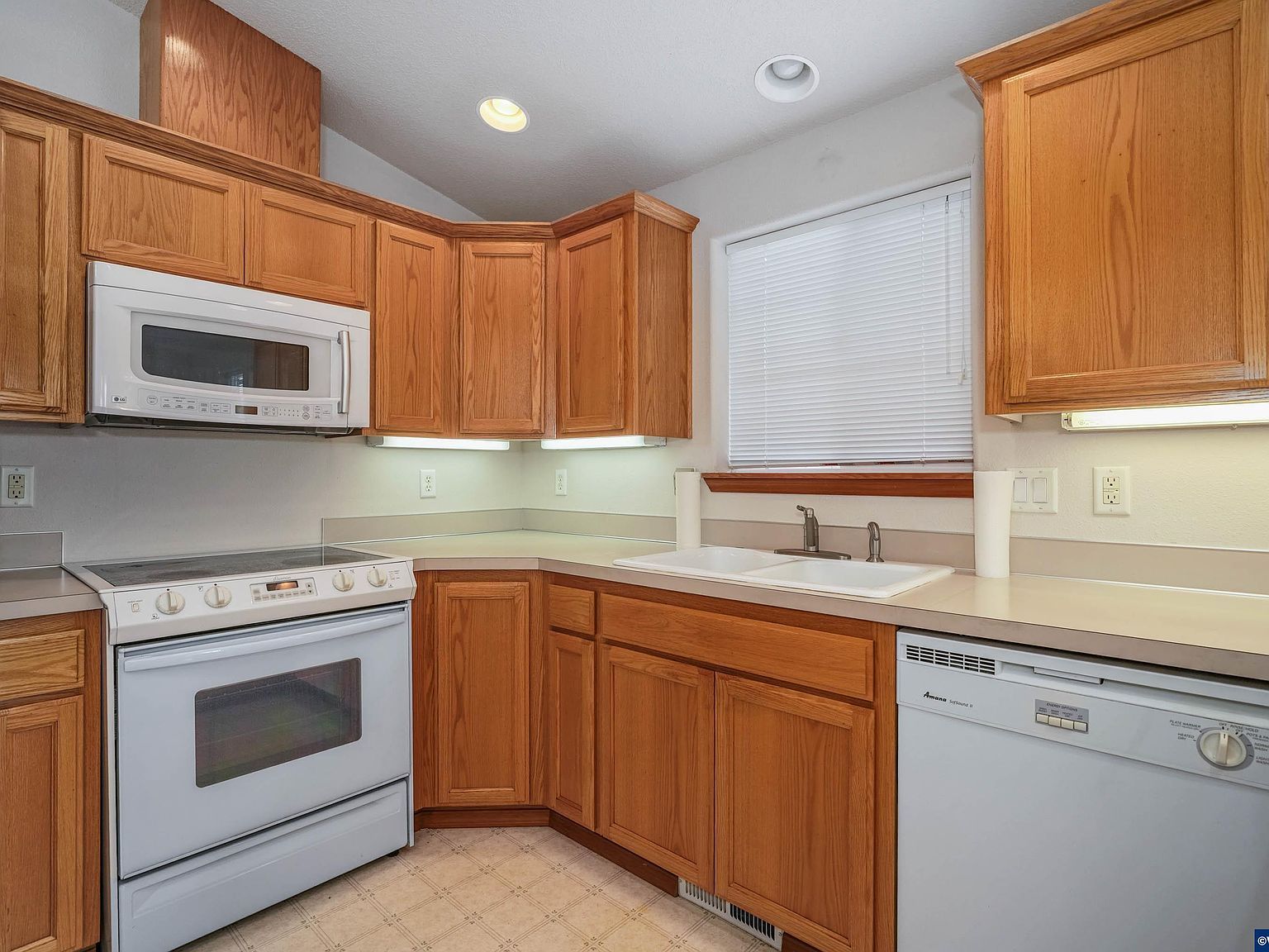 484 Travis Ct NE Salem, OR 97301  | Single Family