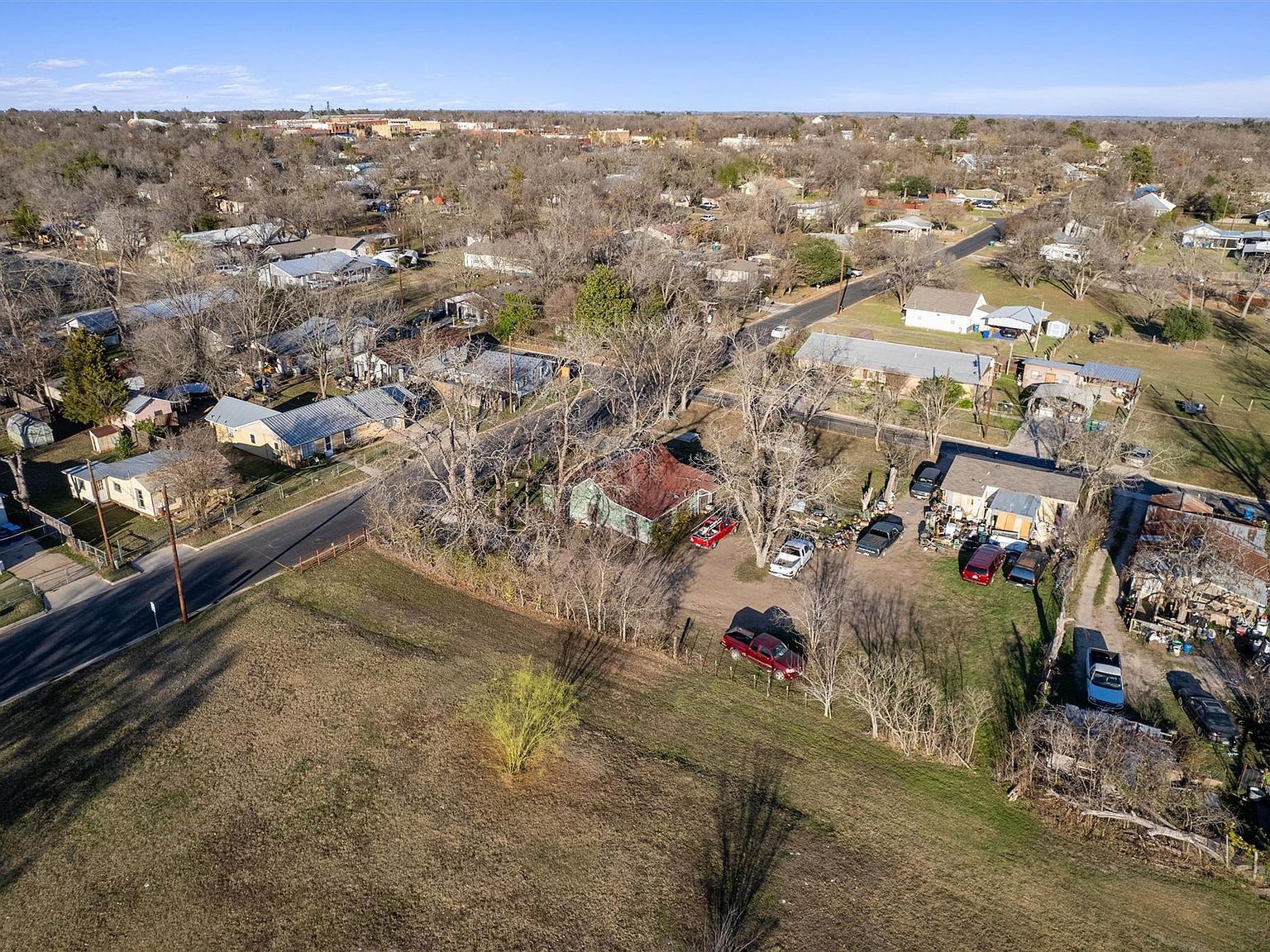 503 W Alamo St Elgin, TX 78621  | Land/Lot