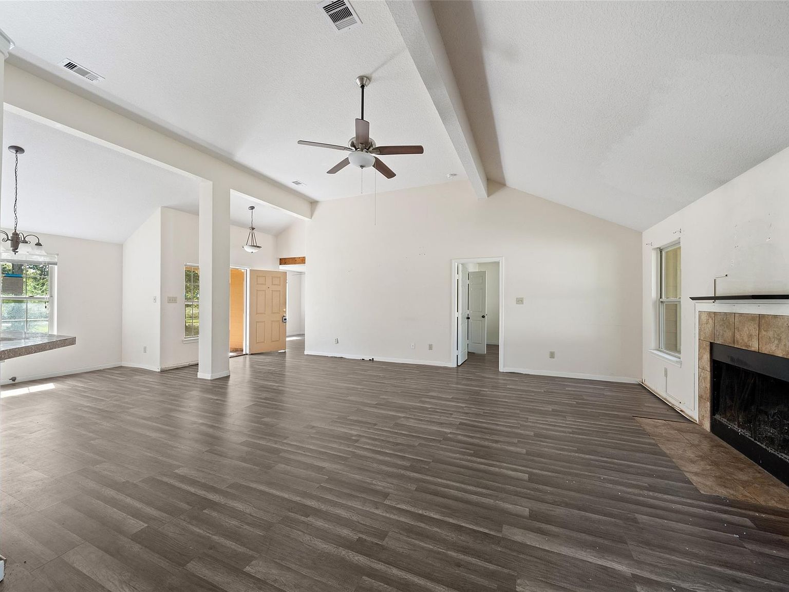 15 Hill Top Rd Huntsville, TX 77320  | Single Family