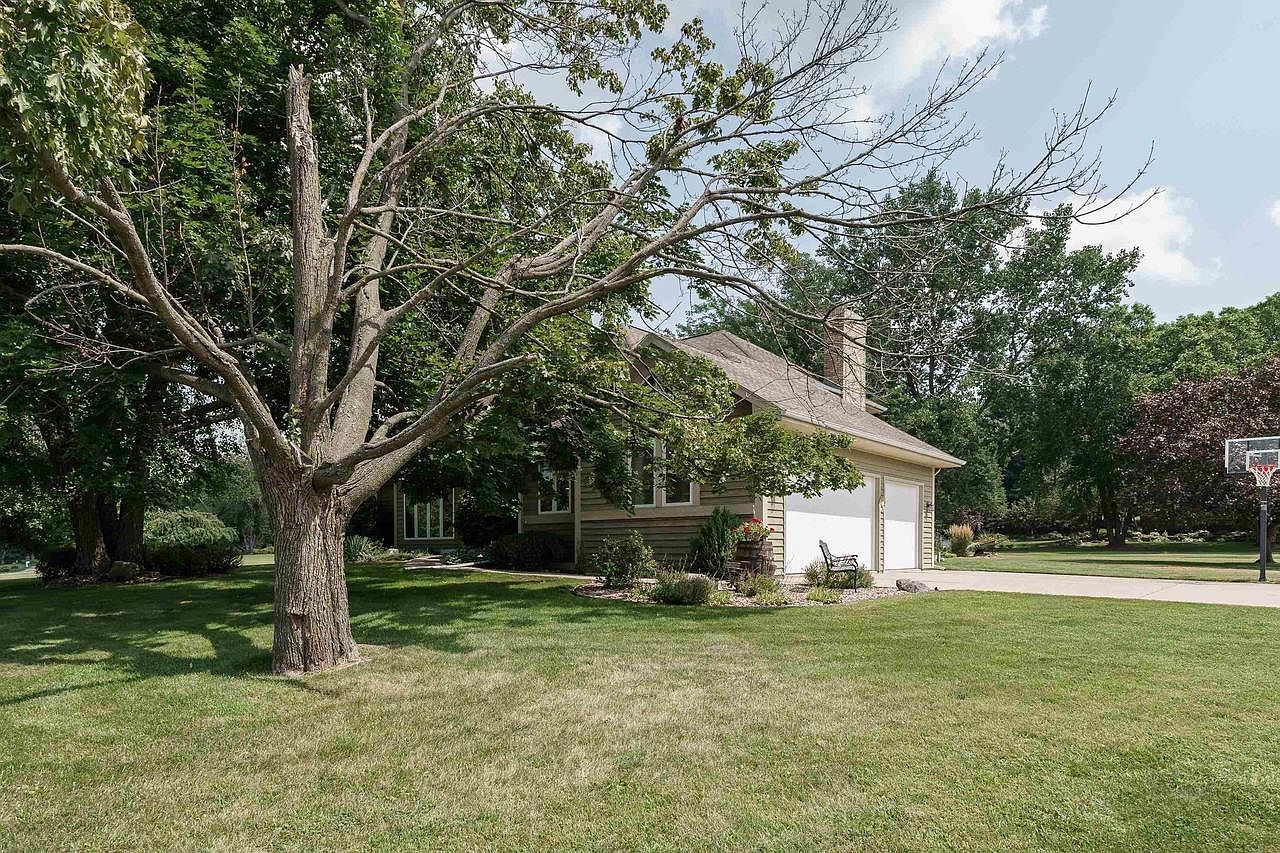1609 E Breckenridge Ln Milton, WI 53563  | Single Family