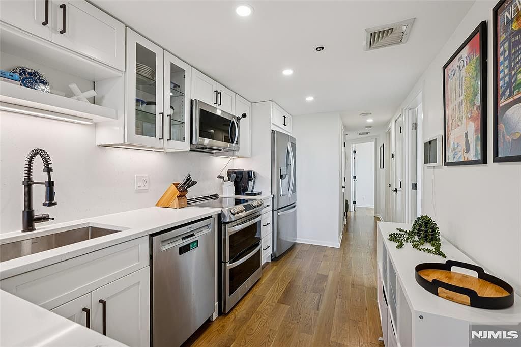 689 Luis Munoz Marin Blvd APT 703 Jersey City, NJ 07310 | Condominium