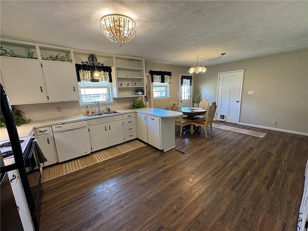 419 W Hannibal St Siloam Springs, AR 72761  | Single Family