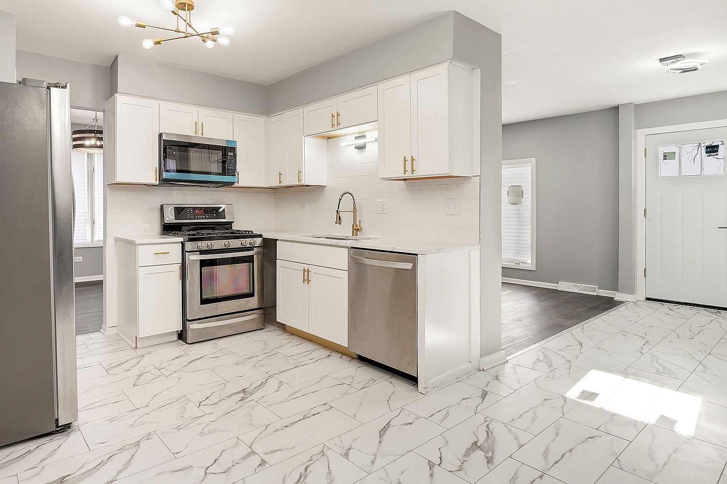 3518 S Manor Dr Lansing, IL 60438 | Single Family