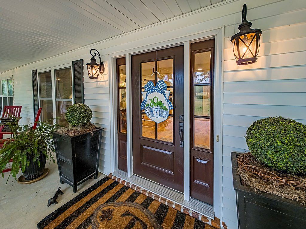 6484 Val Del Rd Hahira, GA 31632  | Single Family