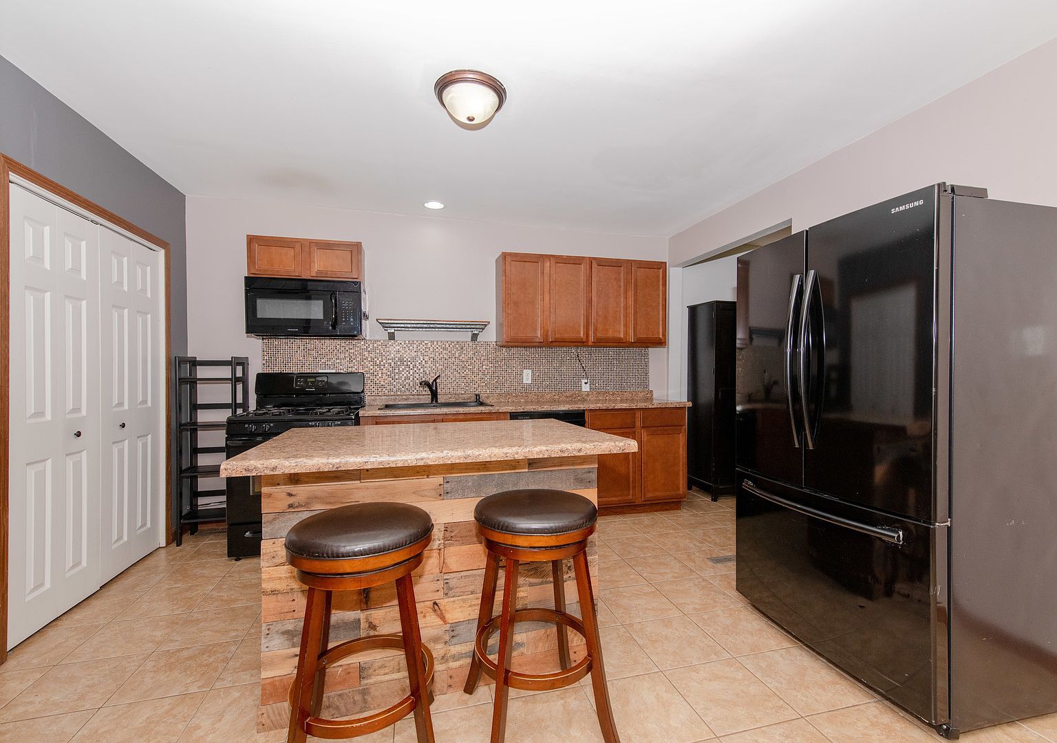 511 Armstrong St Morris, IL 60450 | Single Family