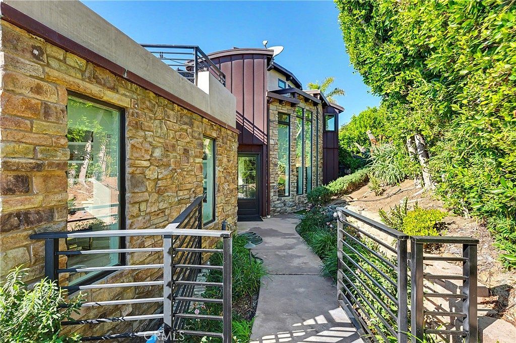 2590 Iris Way Laguna Beach, CA 92651  | Single Family