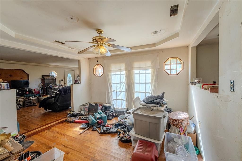 634 N Oak St Iola, KS 66749  | Single Family