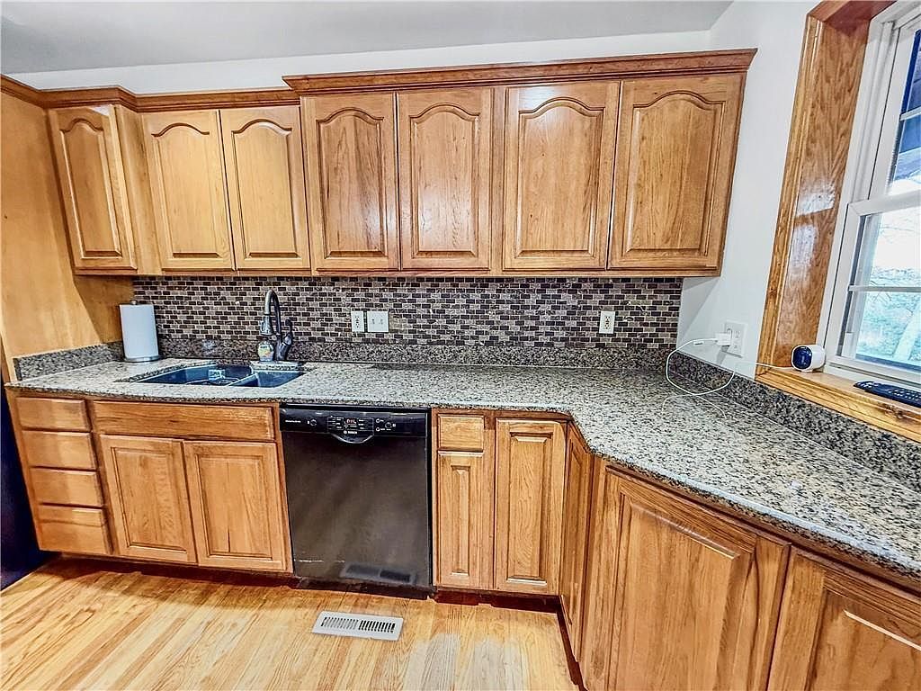 406 21000th Rd Cherryvale, KS 67335  | Single Family