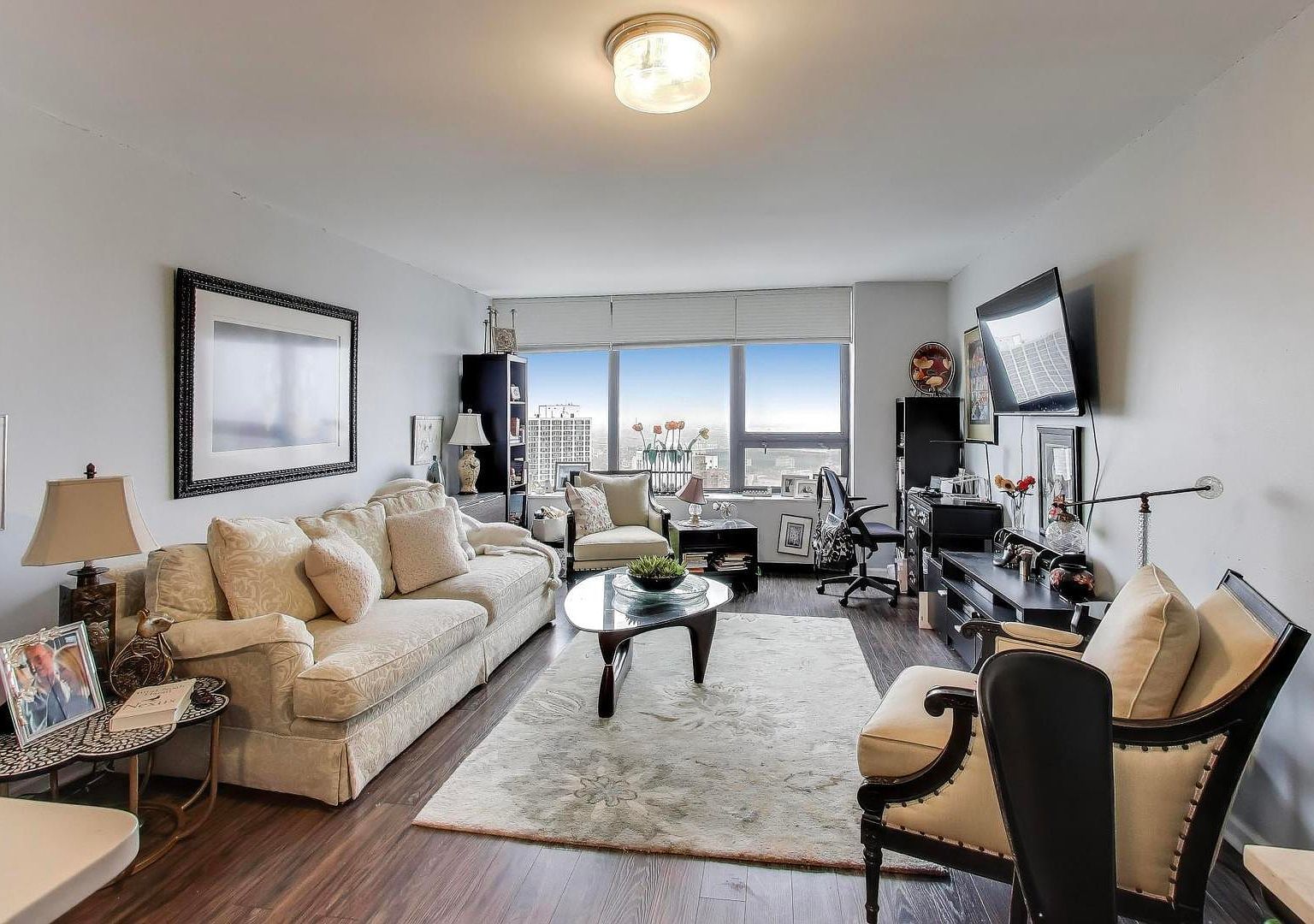 3930 N Pine Grove Ave APT 2912 Chicago, IL 60613  | Condominium