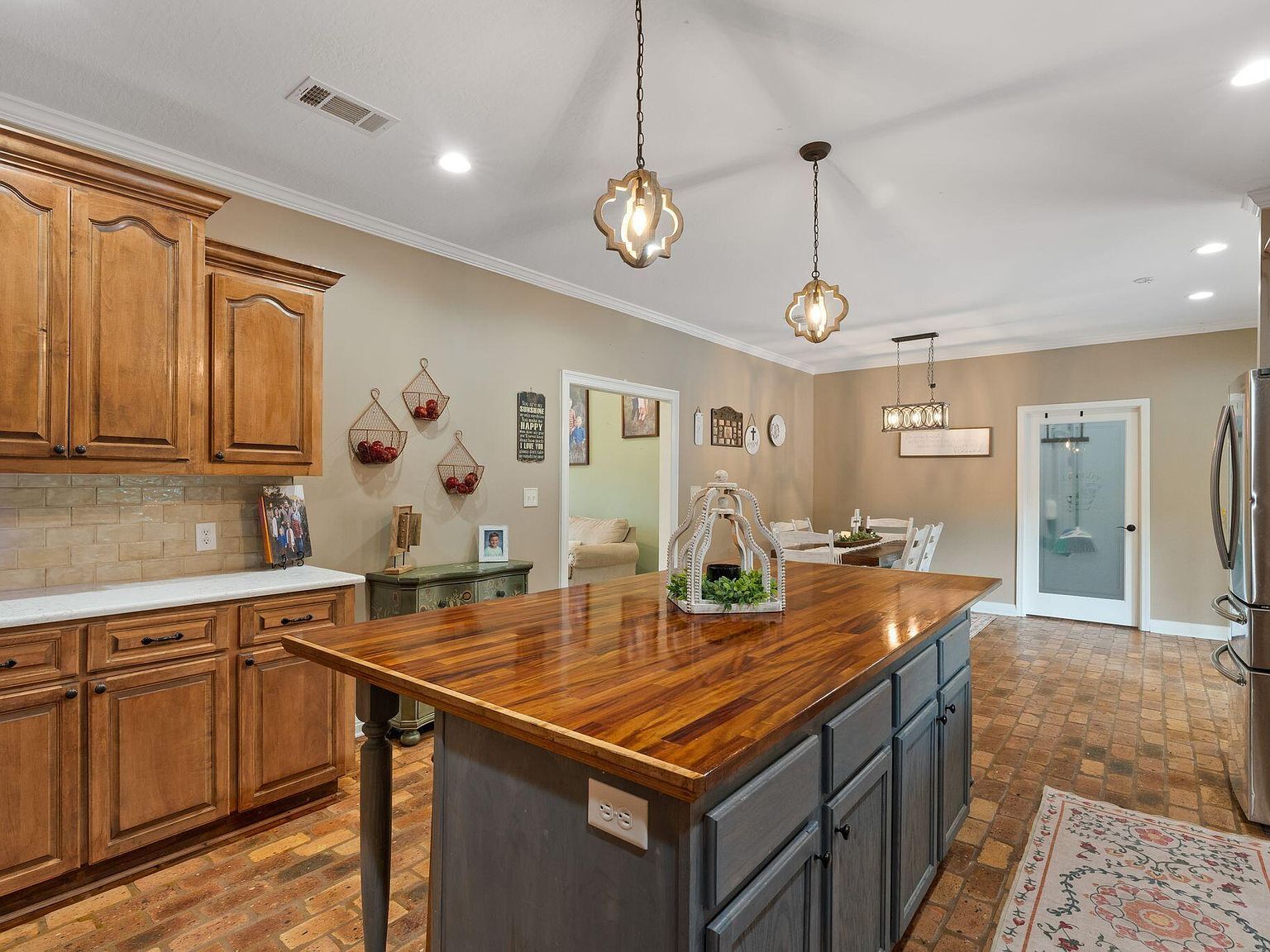 310 Antioch Dr Laurel, MS 39443  | Single Family