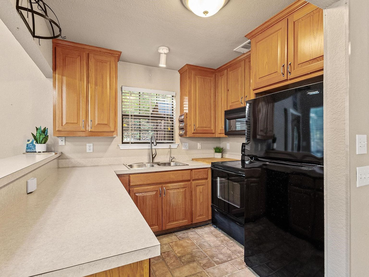 91 Shadow Ln Pottsboro, TX 75076  | Single Family