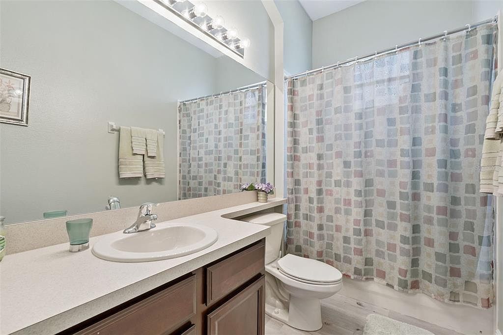 529 Johns Landing Way Oakland, FL 34787  | Single Family