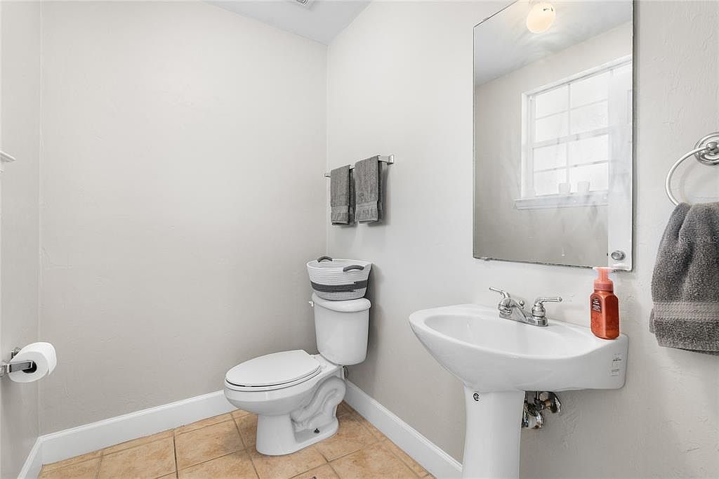 235 SE 16th Ave APT 5 Gainesville, FL 32601 | Condominium