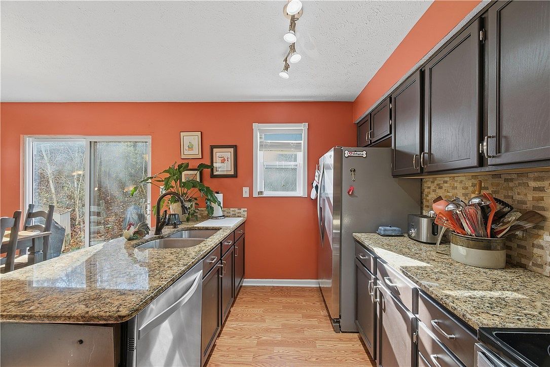 121 Shelbourne Dr Coraopolis, PA 15108 | Single Family