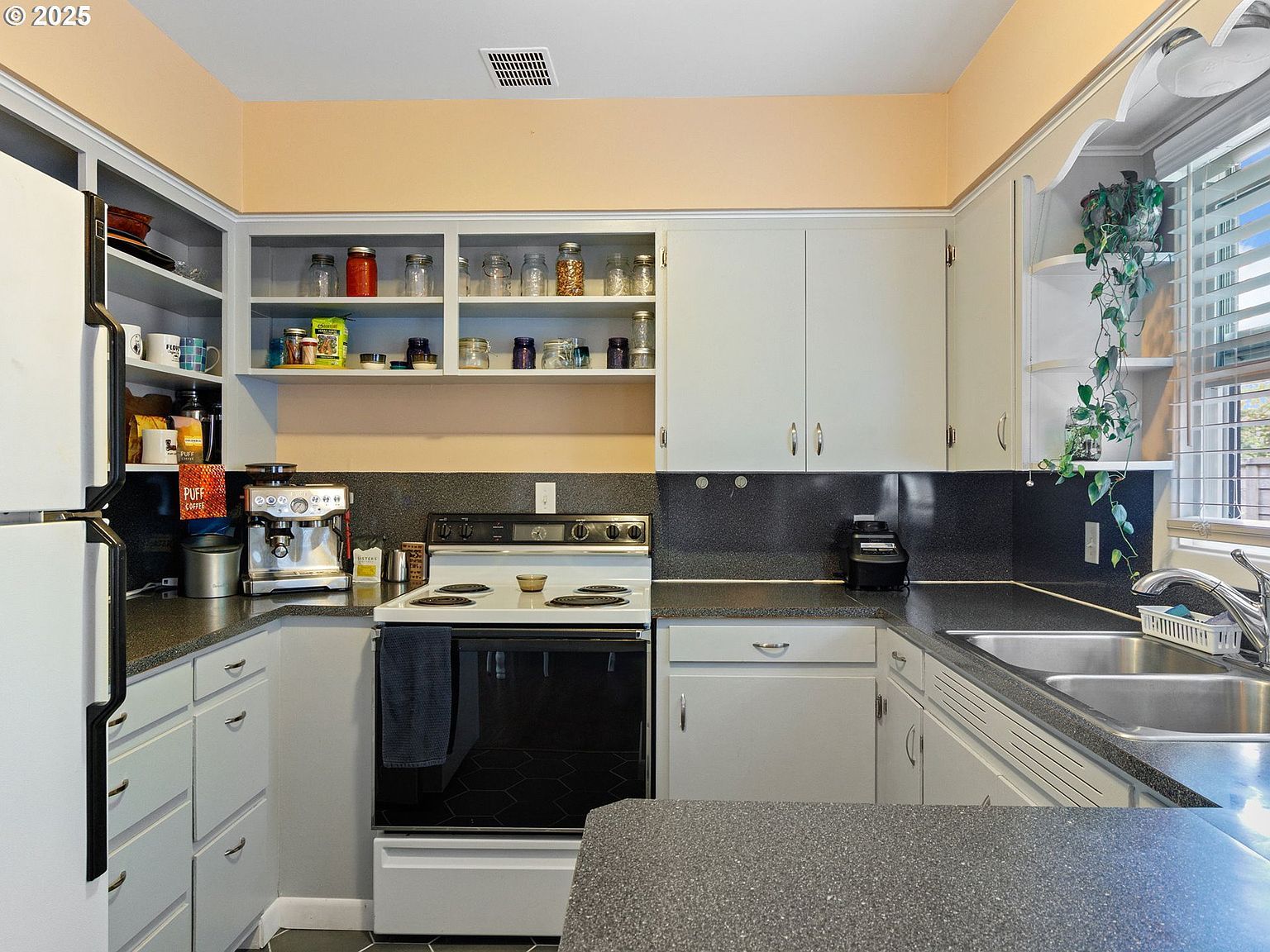 5425 N Syracuse St Portland, OR 97203  | Single Family