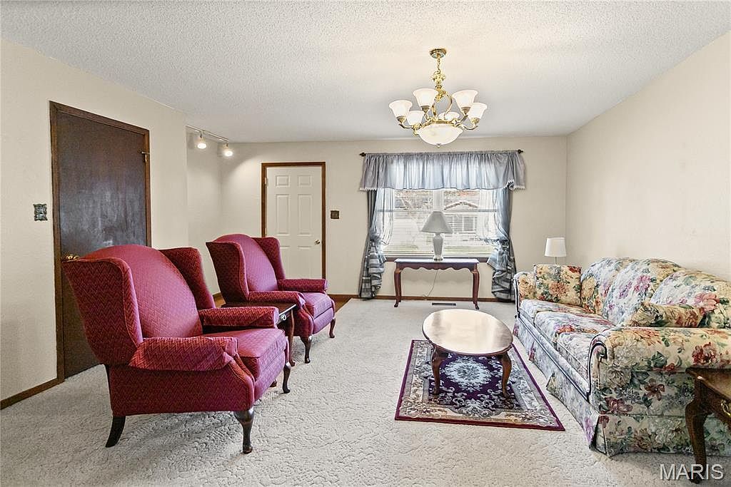 910 W Pine St Jerseyville, IL 62052 | Single Family