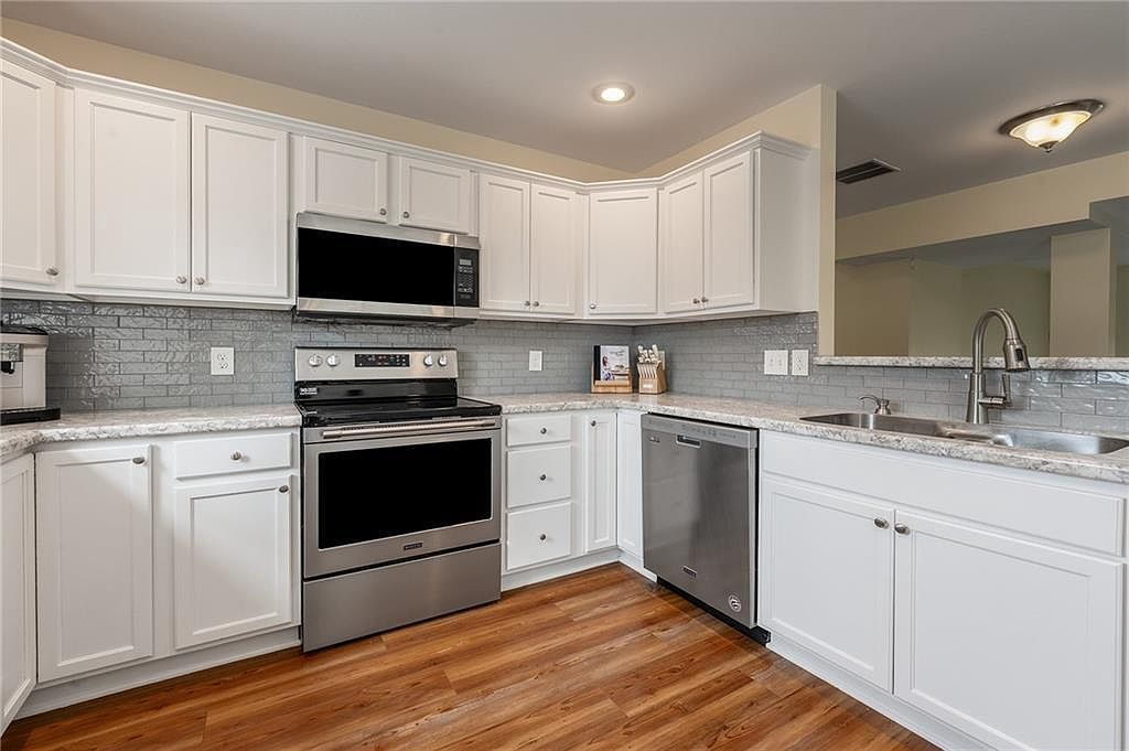 5221 Stonewood Dr Eau Claire, WI 54703 | Condominium