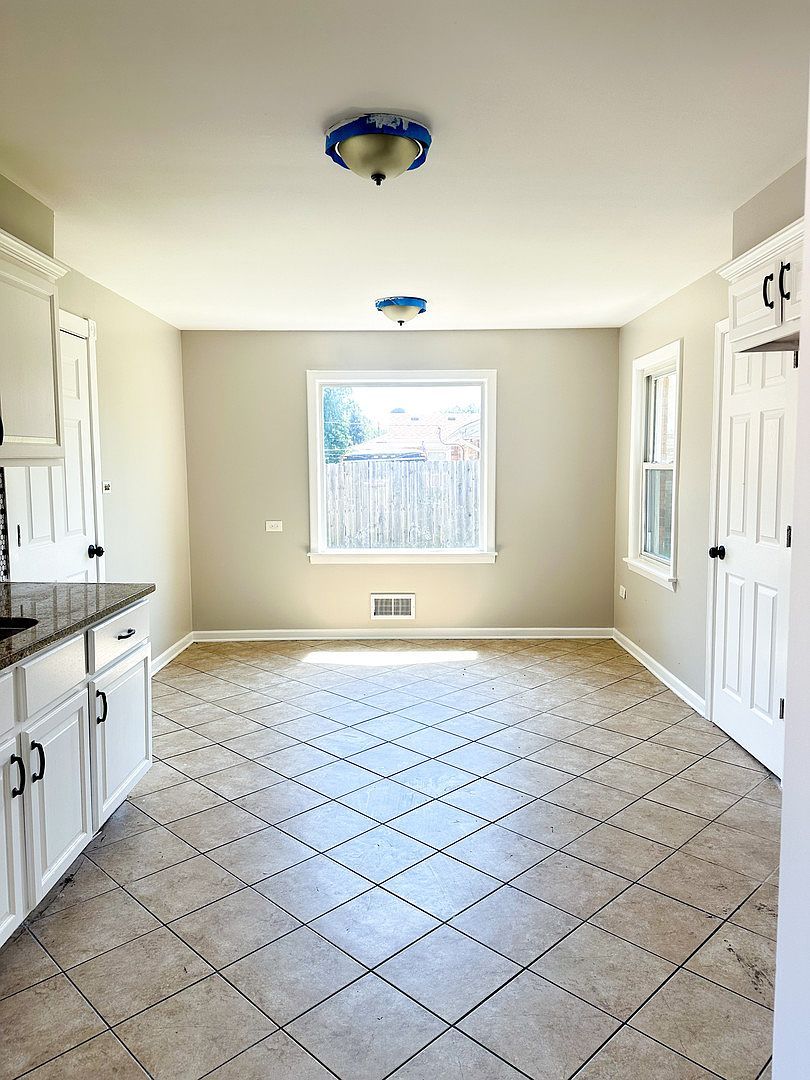 9405 S 76th Ct Hickory Hills, IL 60457  | Single Family