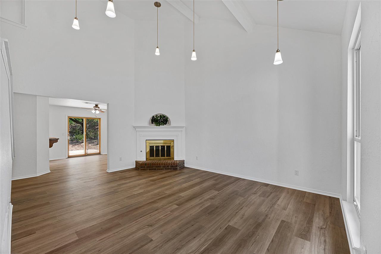 6808 NW Surreywood Cir Lawton, OK 73505  | Single Family