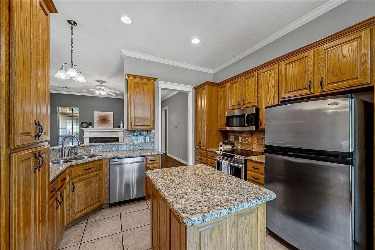 817 Hummingbird Dr Cache, OK 73527 | Single Family