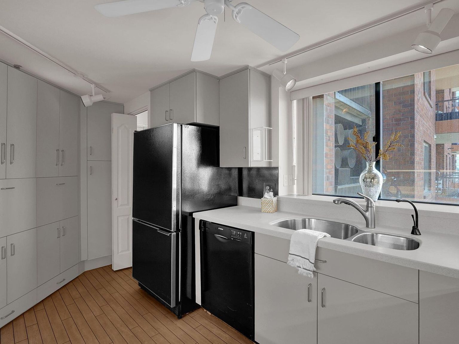 155 W Main St APT 802 Columbus, OH 43215  | Condominium