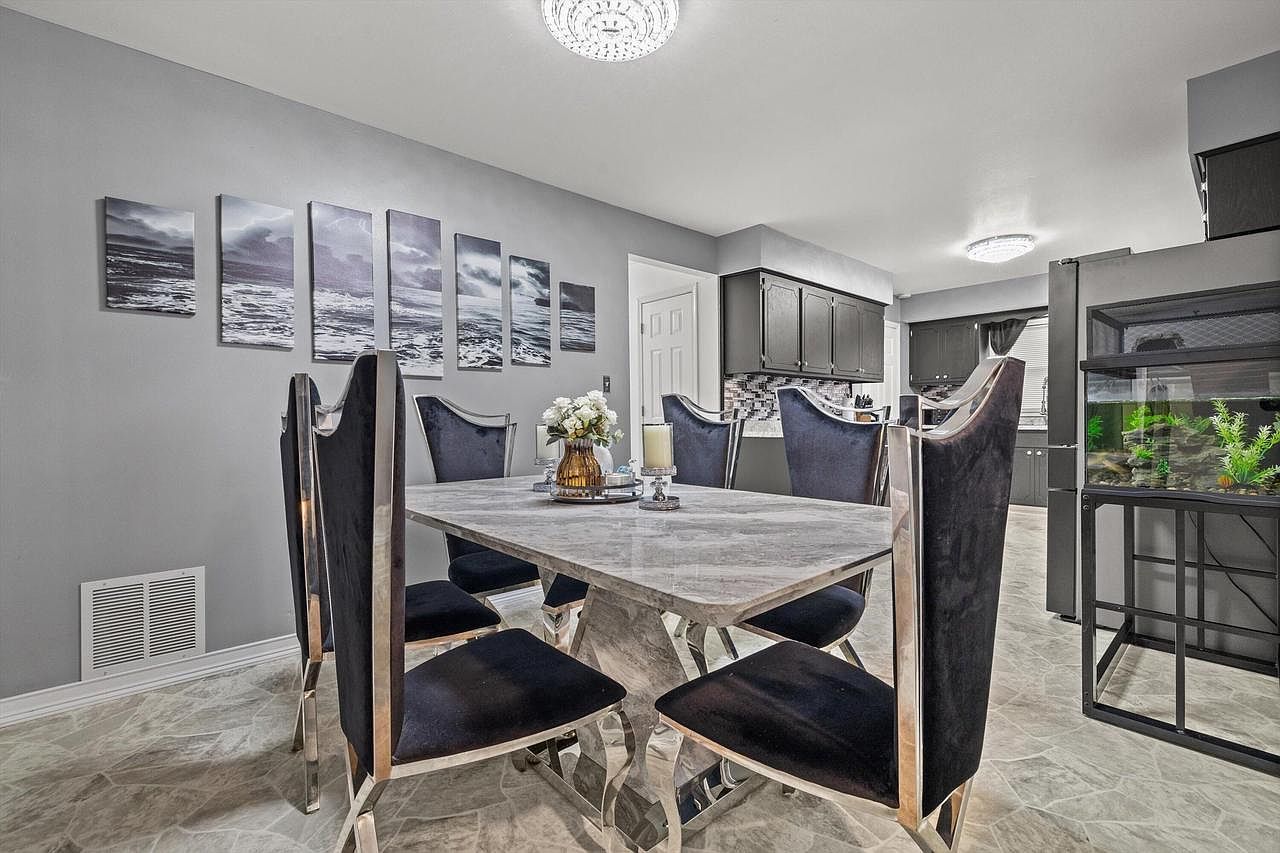 2902 23rd St Kenosha, WI 53140  | Single Family