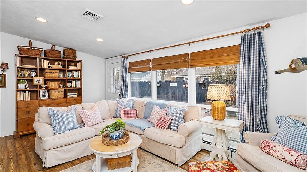 15 Shadbush Rd Warwick, RI 02888  | Single Family